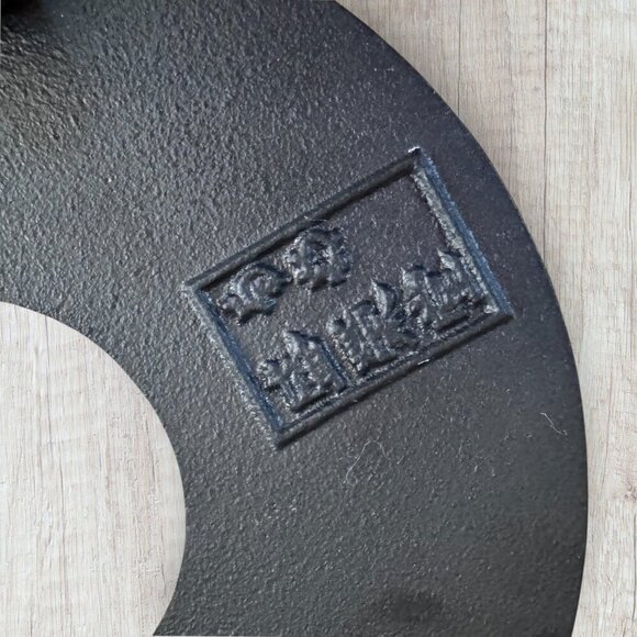 Vintage Japanese Tetsubin NAMBU TEKKI 2.5 CUP - 20oz Cast Iron Tea Pot Trivet - Picture 14 of 14